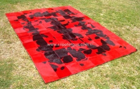 Alfombra de cuero teñida roja